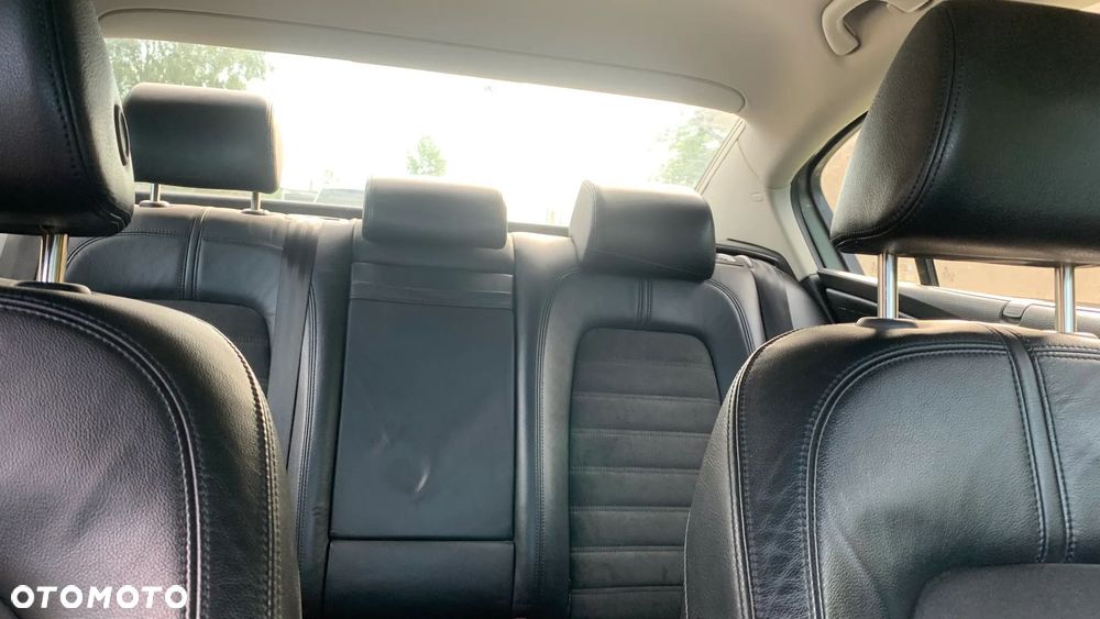 Volkswagen Passat 2.0 TDI DPF Highline - 11