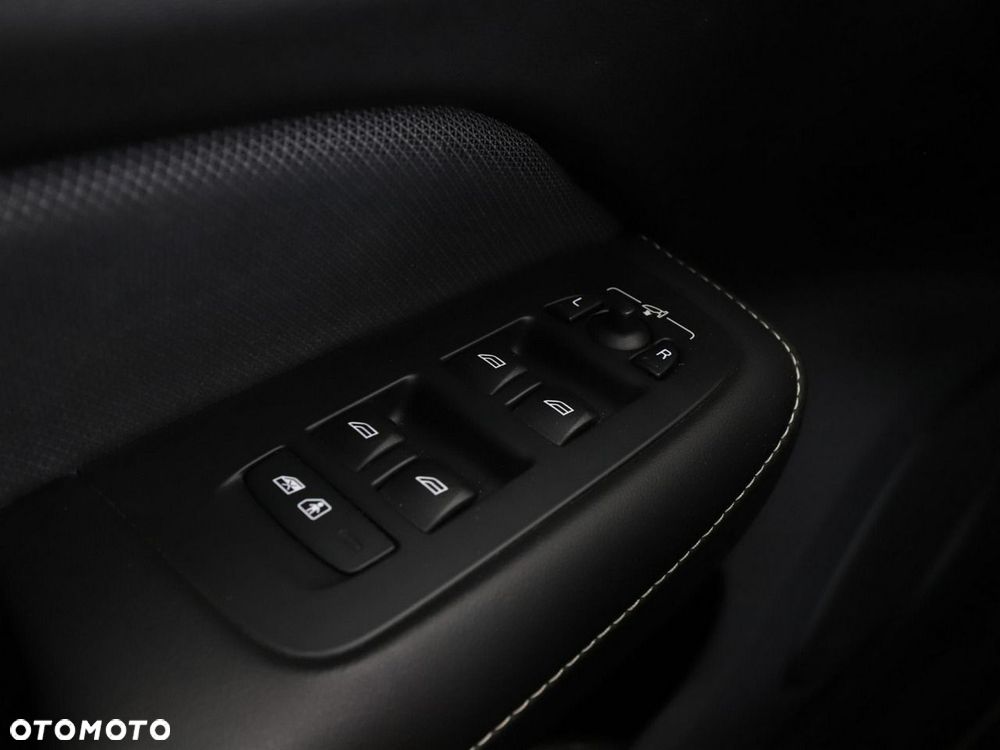 Volvo S60 T8 AWD Plug-In Hybrid Polestar Engineered - 38