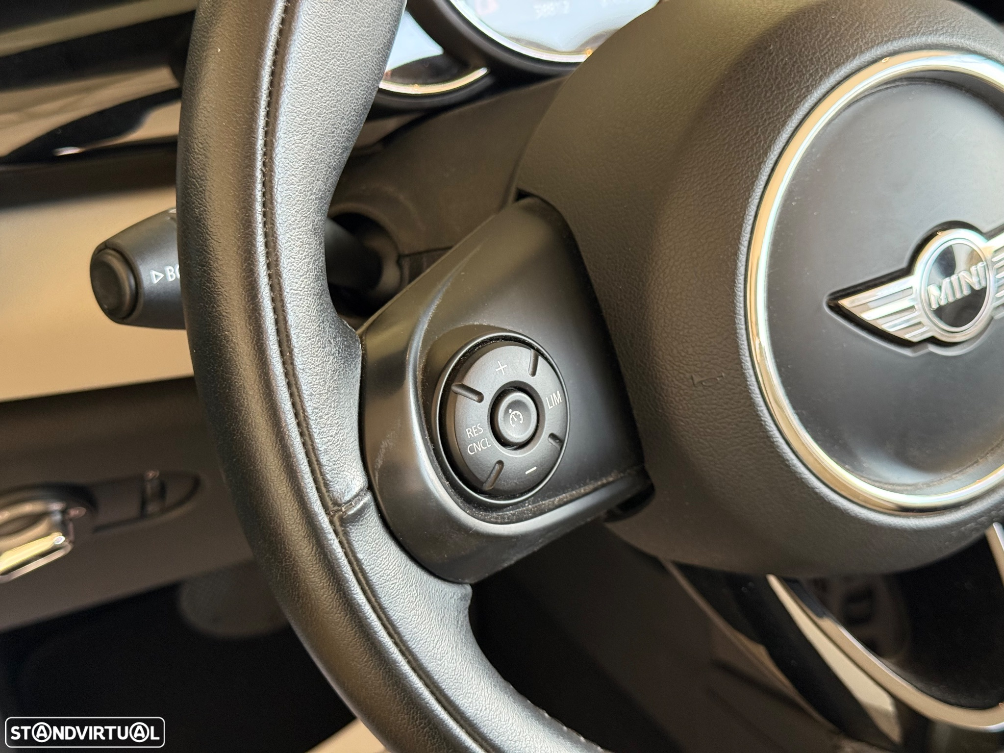 MINI Cabrio Cooper Auto. Essential - 32
