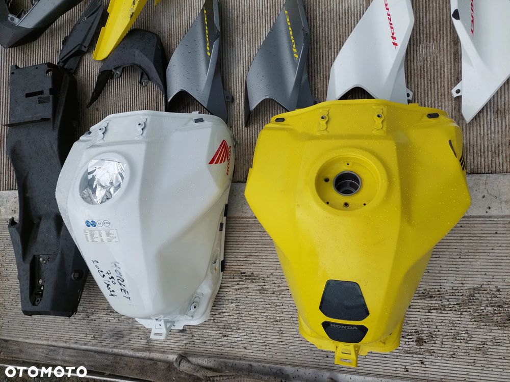 Honda CB 750 RH12 Hornet bok boczek owiewka wypełnienie zbiornik paliwa - 5