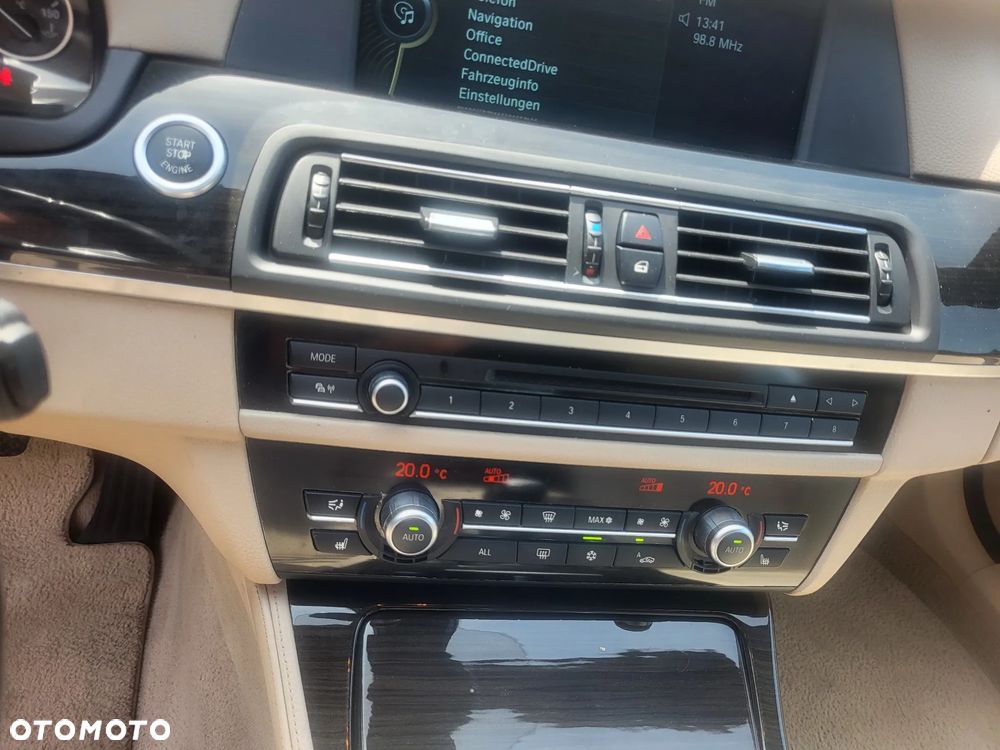 BMW Seria 5 525d - 32