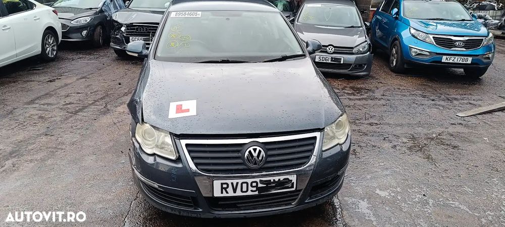 Dezmembrari / Dezmembrez Volkswagen Passat B6 (3C2) 2.0 TDI CBAB cutie viteze manuala cod culoare LK7X - 1