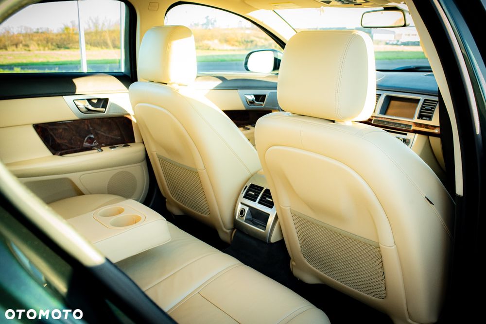 Jaguar XF - 27