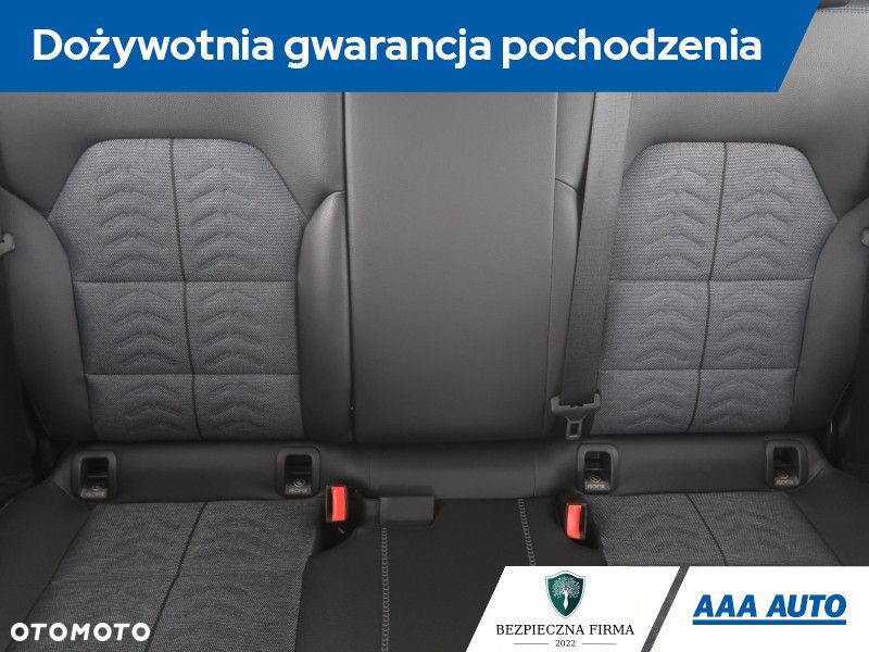 Mercedes-Benz GLA - 11