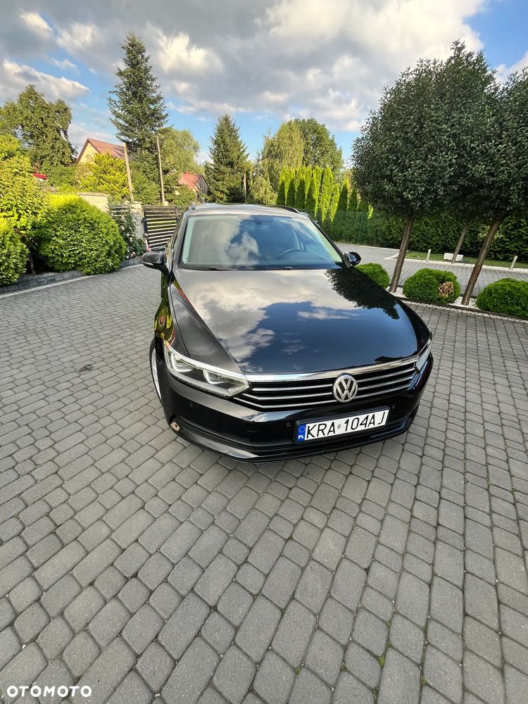 Volkswagen Passat - 1