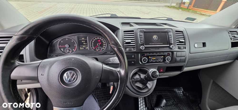 Volkswagen Caravelle - 20