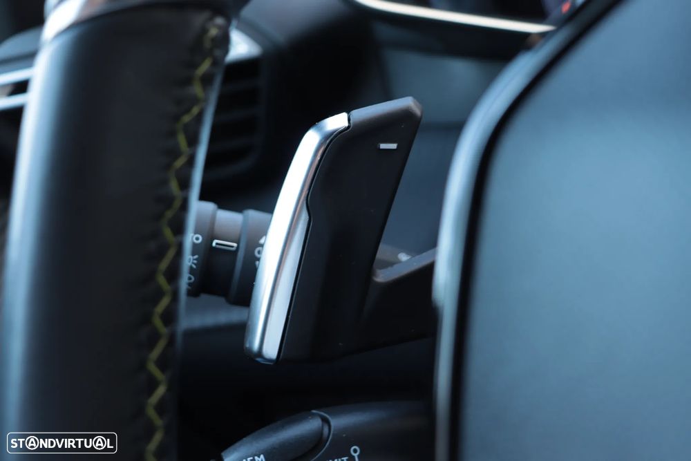 Peugeot 2008 PureTech 130 EAT8 GT - 25