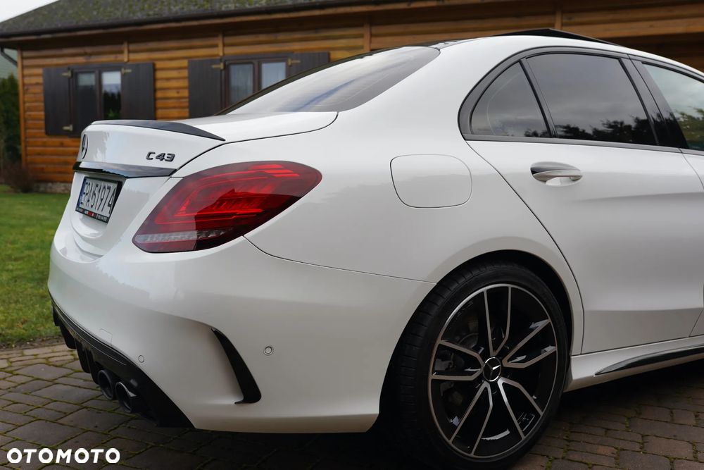 Mercedes-Benz Klasa C AMG 43 4Matic 9G-TRONIC - 22