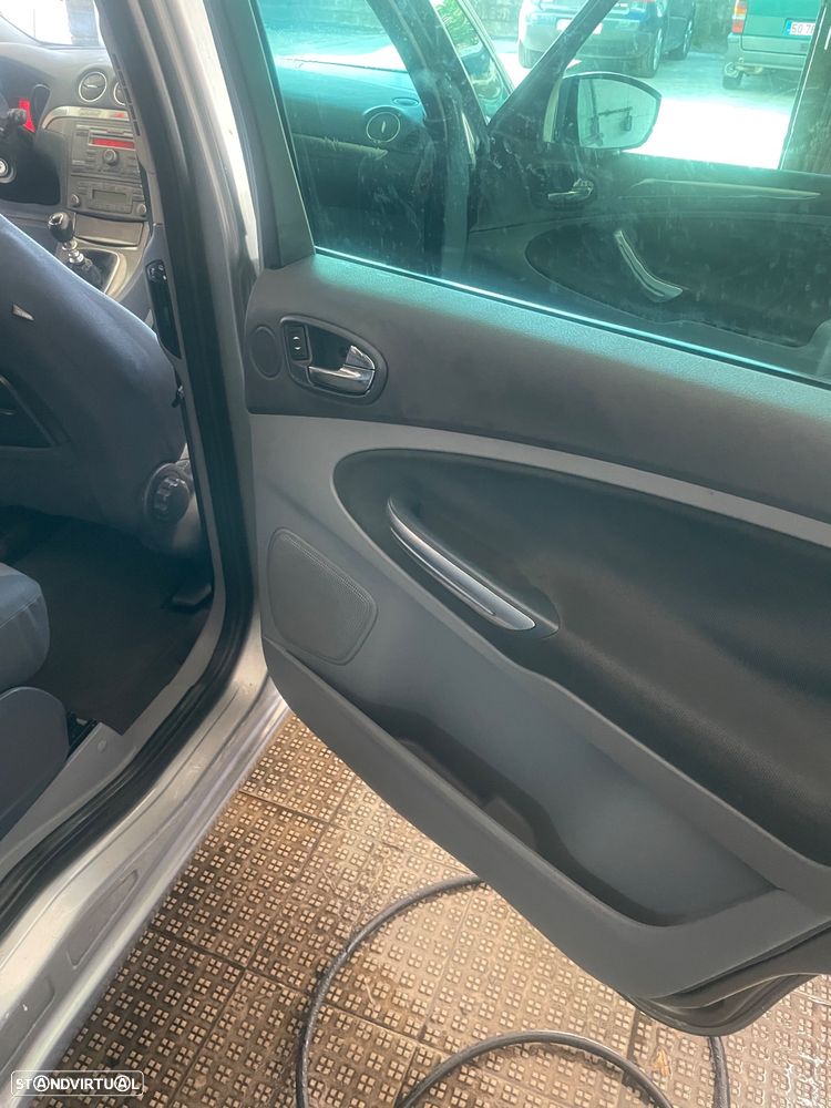 Ford S-Max 1.8 TDCi Titanium 7L - 17