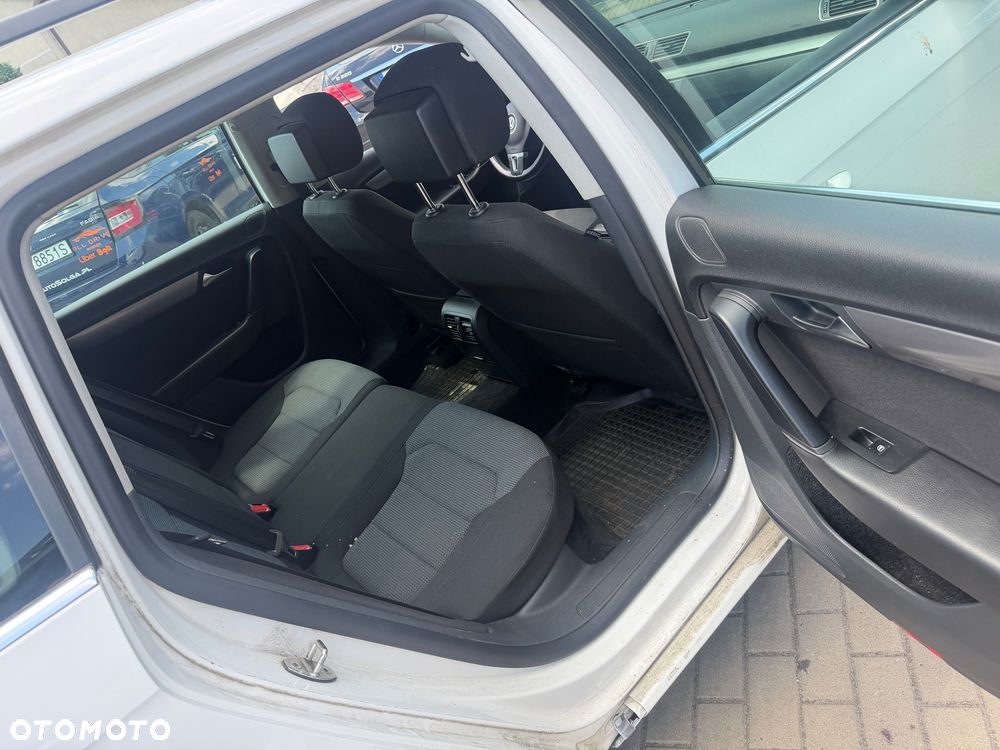 Volkswagen Passat 2.0 Blue TDI SCR Comfortline - 15