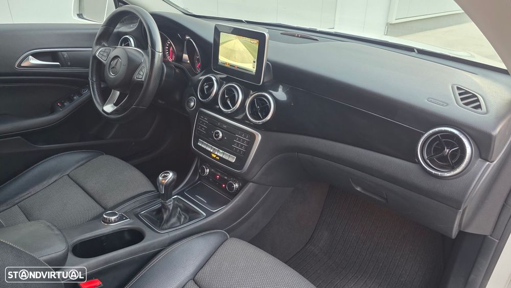 Mercedes-Benz CLA 180 d Shooting Brake - 14