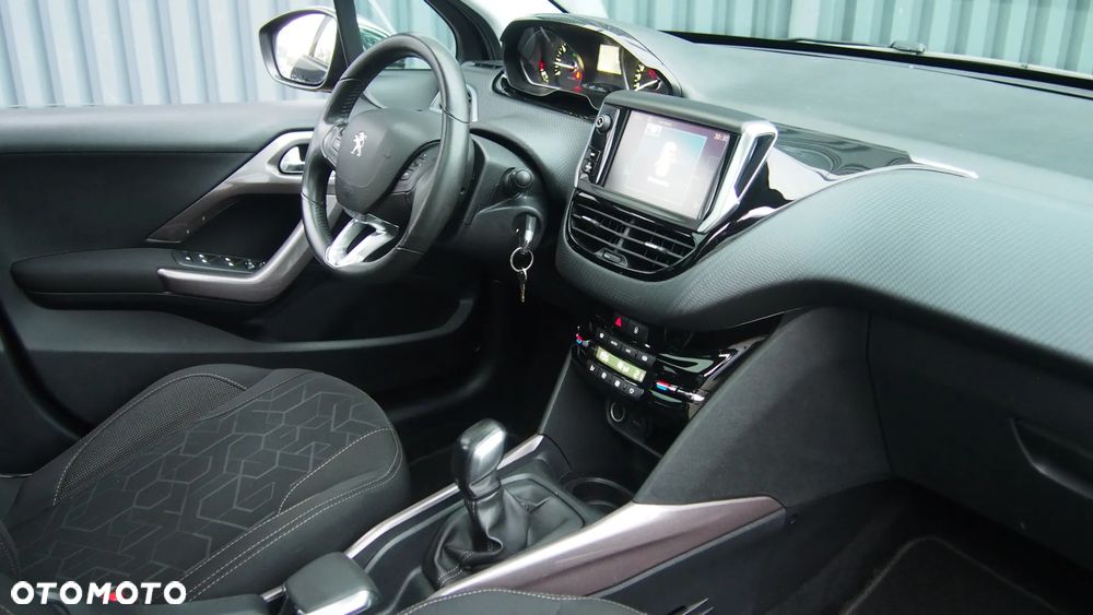 Peugeot 2008 1.2 Pure Tech Style S&S - 21