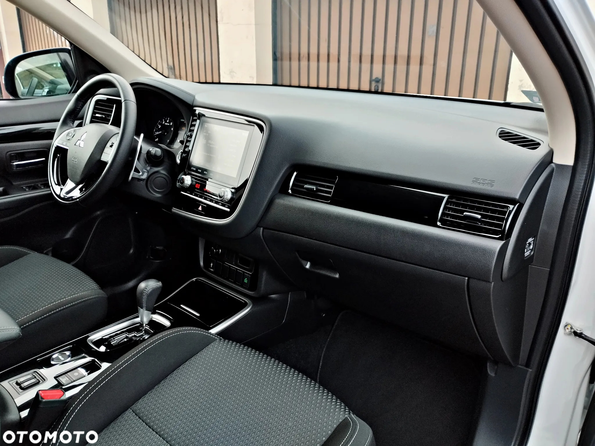 Mitsubishi Outlander 2.0 Intense + Navi 4WD CVT - 11