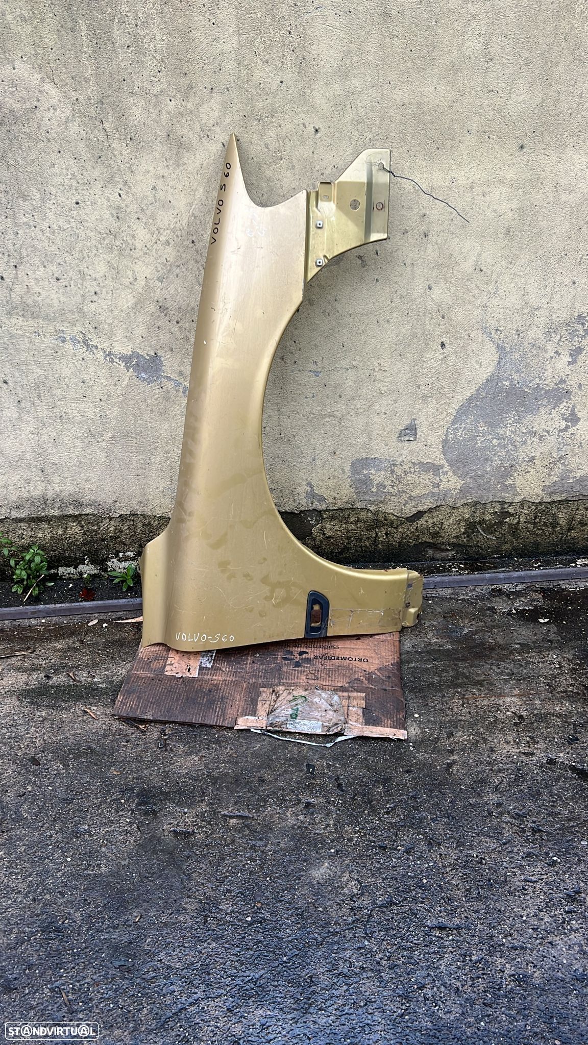 Guarda Lamas da Frente Direito Volvo S60 - 1