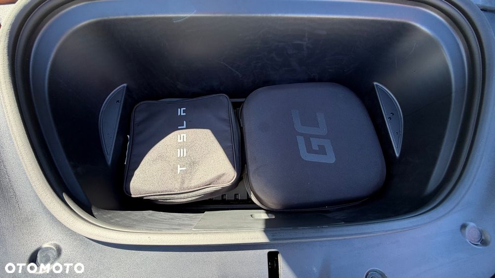 Tesla Model Y Performance AWD - 12