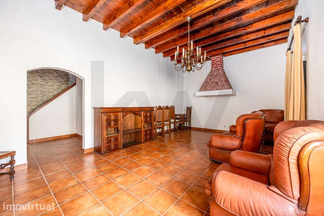 Moradia T4 com terreno a 1 km da praia São Bernardino |Garagem 56 m2| - Grande imagem: 2/29