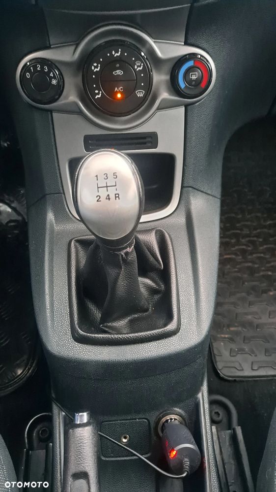 Ford Fiesta - 25
