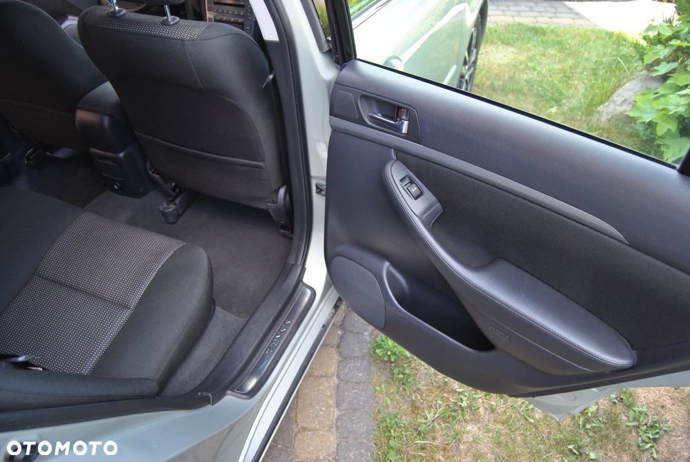 Toyota Avensis 1.8 VVT-i Sol - 28