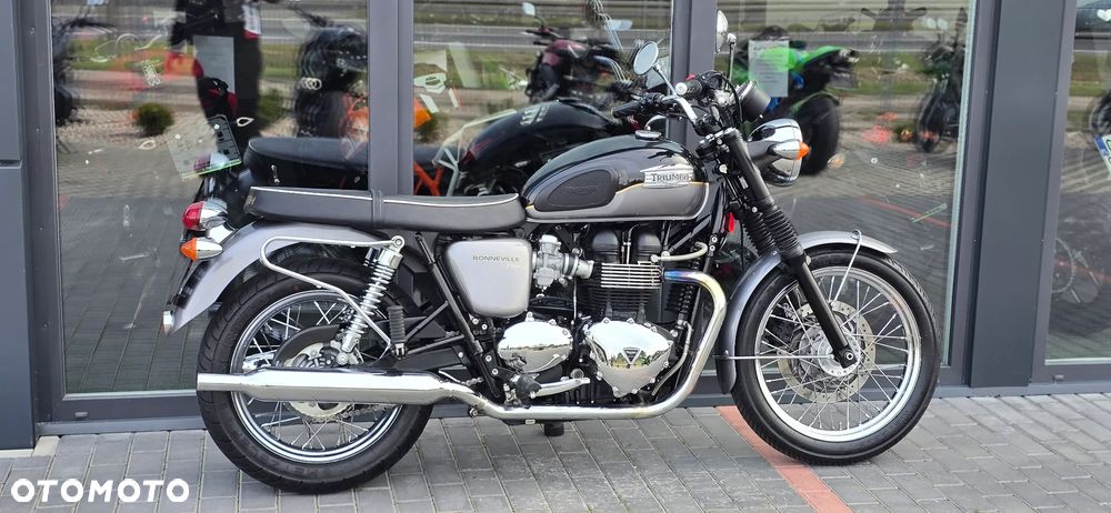 Triumph Bonneville - 4