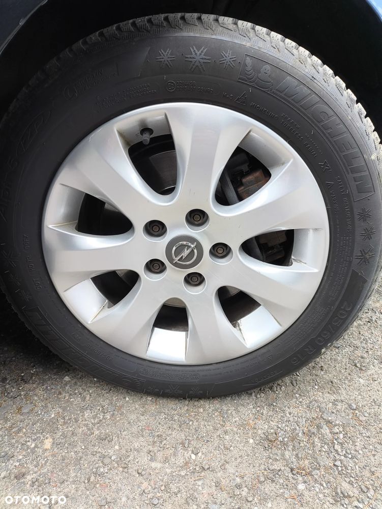 Opel Astra 1.6 Turbo Edition - 24