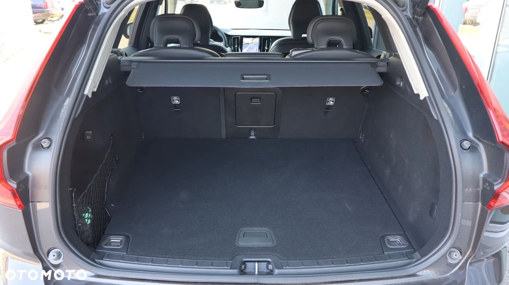 Volvo XC 60 B5 B AWD Plus Dark - 22