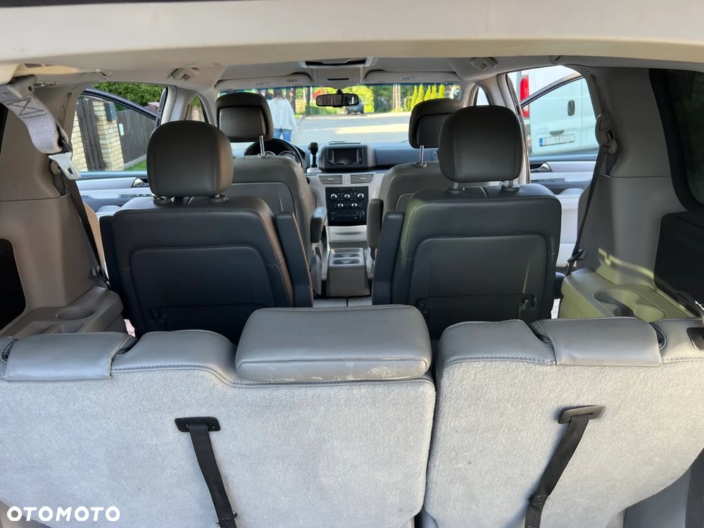 Volkswagen Routan - 16