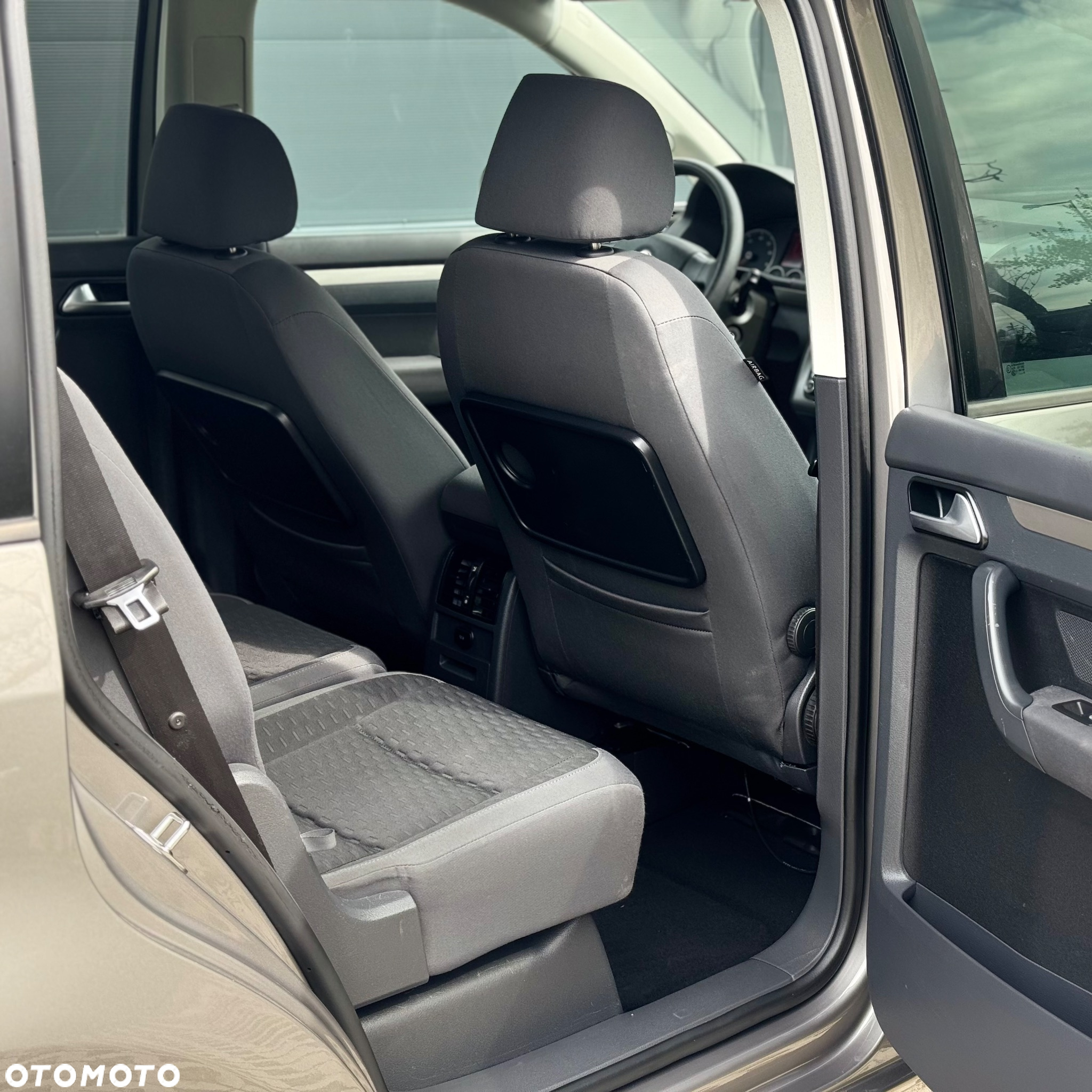 Volkswagen Touran - 28