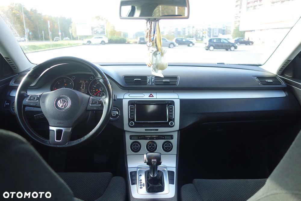 Volkswagen Passat 2.0 TDI DPF DSG 4Motion Comfortline - 12