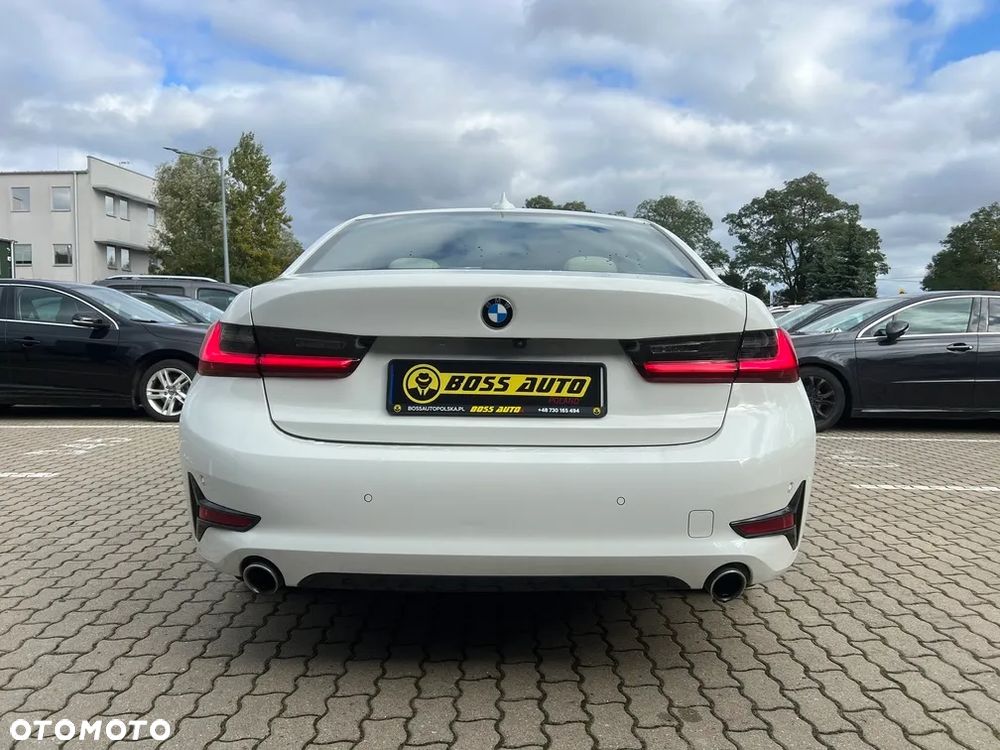 BMW Seria 3 330i Luxury Line - 8