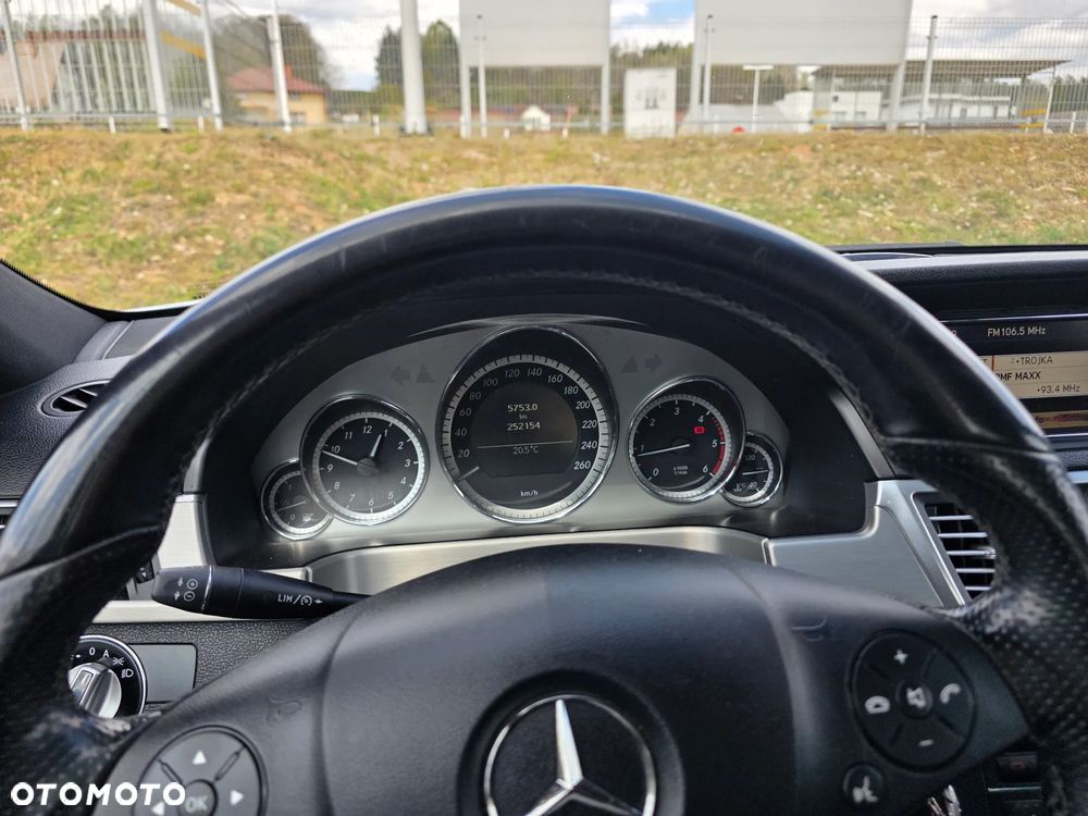 Mercedes-Benz Klasa E 250 CDI DPF BlueEFFICIENCY Avantgarde - 16
