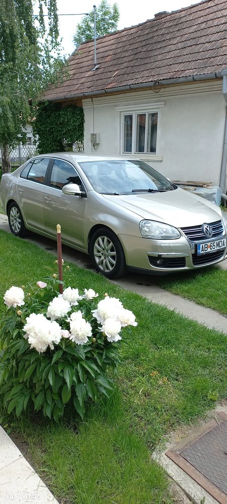 Volkswagen Jetta 1.9 TDI Comfortline - 1