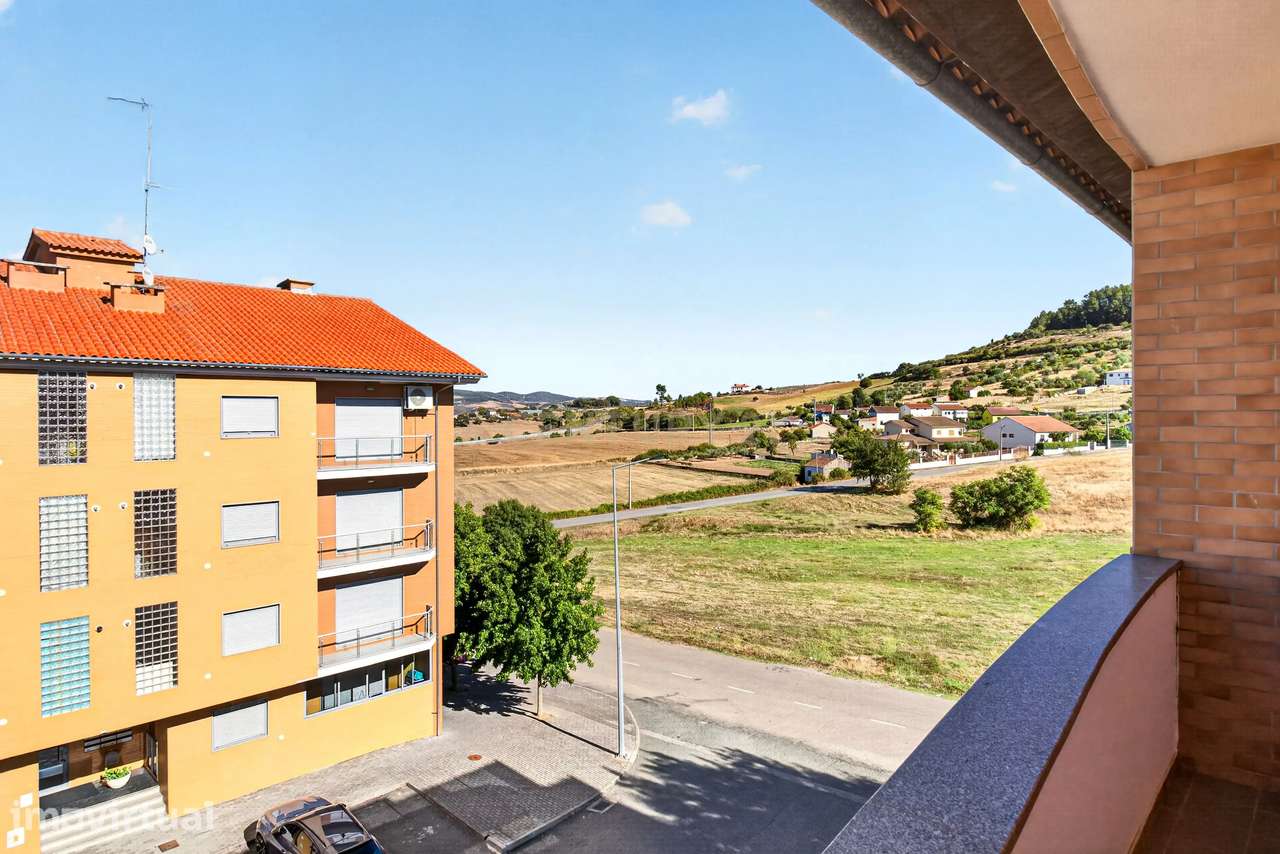 Espaçoso Apartamento T3 Duplex em Bragança - Oportunidade Única! - Grande imagem: 3/40