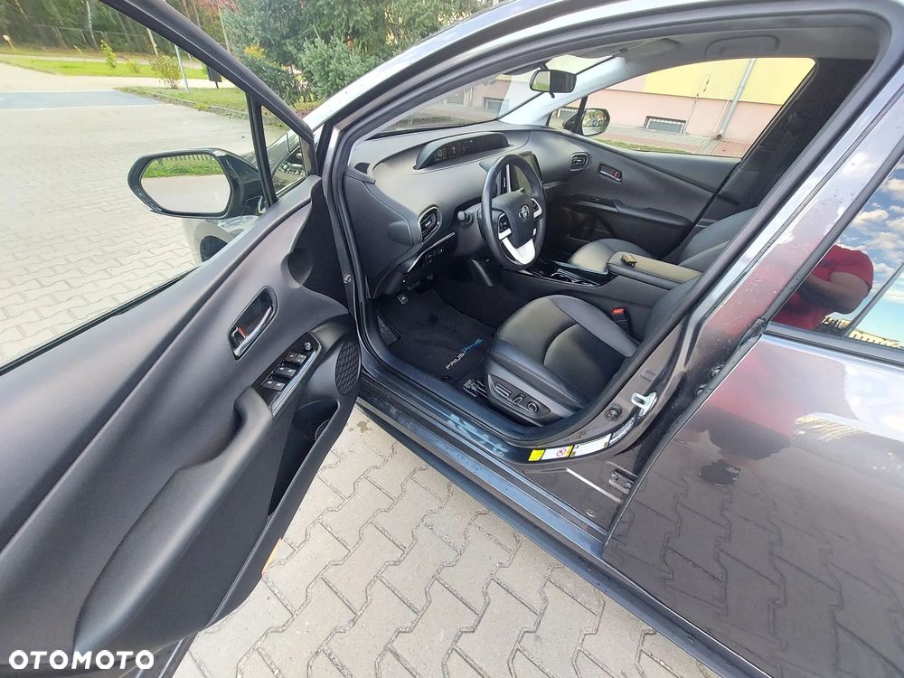 Toyota Prius Plug-in Hybrid Executive - 8