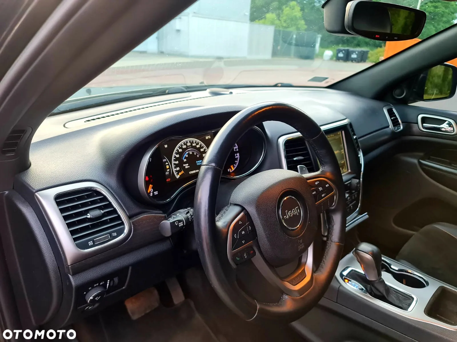 Jeep Grand Cherokee - 12