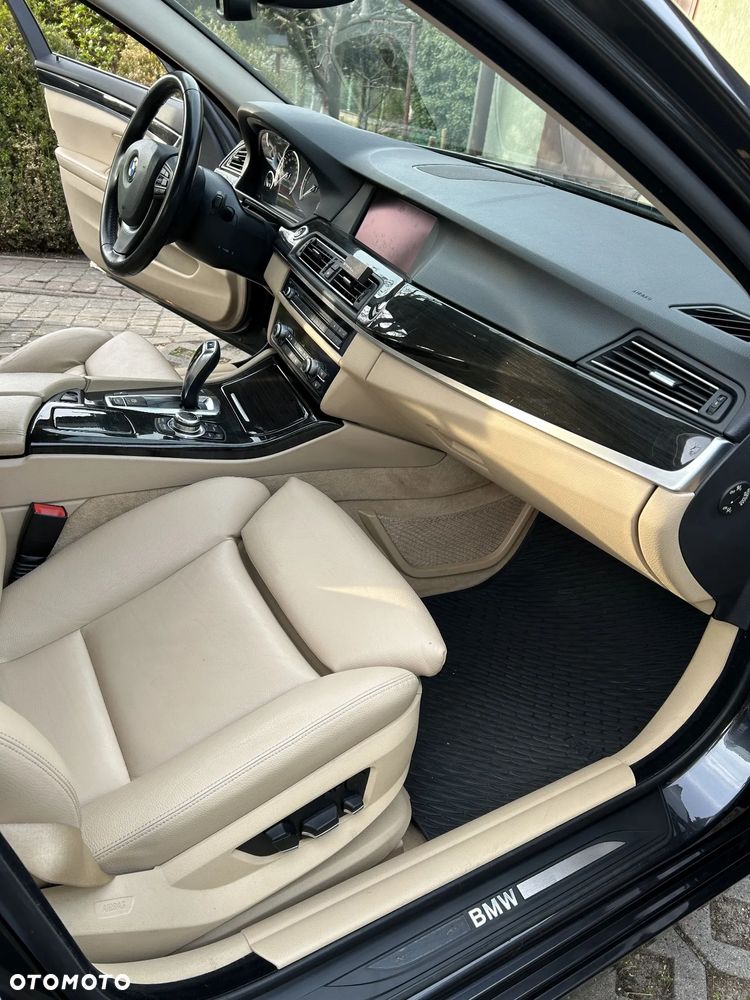 BMW Seria 5 525d - 15