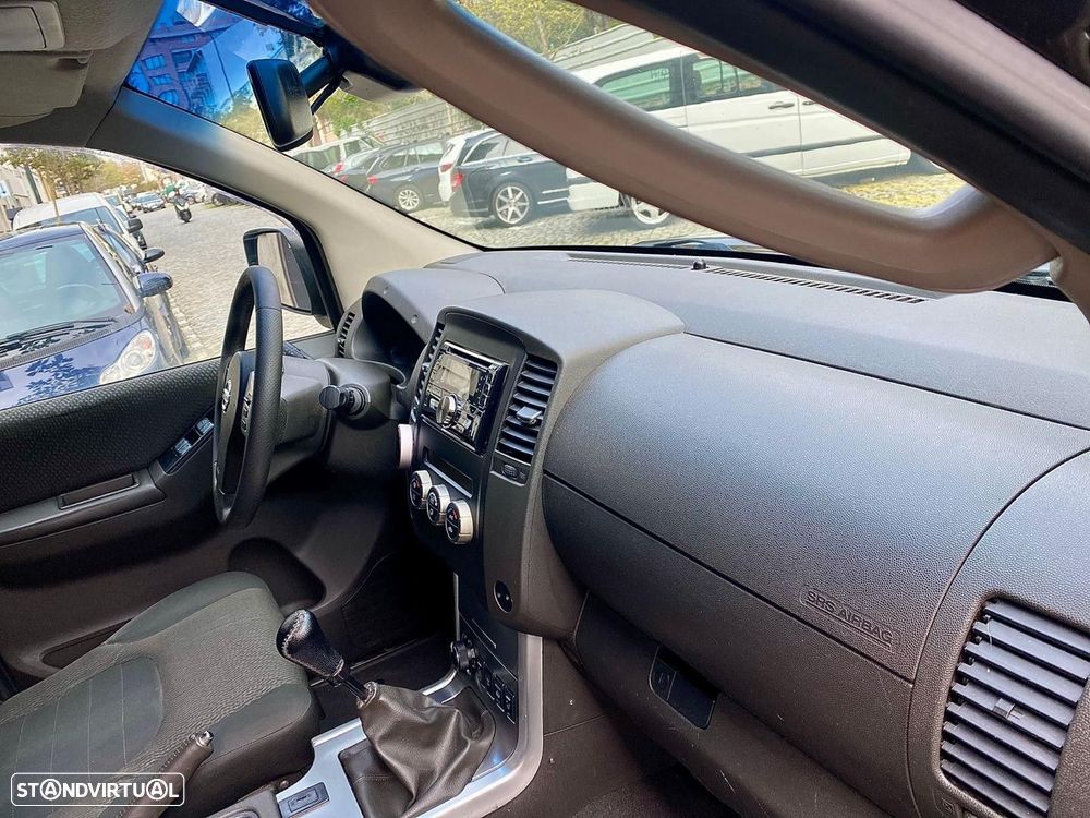 Nissan Navara 2.5 dCi CD XE 4WD - 28