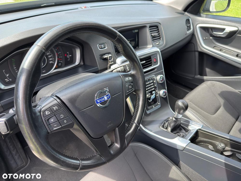 Volvo V60 D2 Momentum - 16
