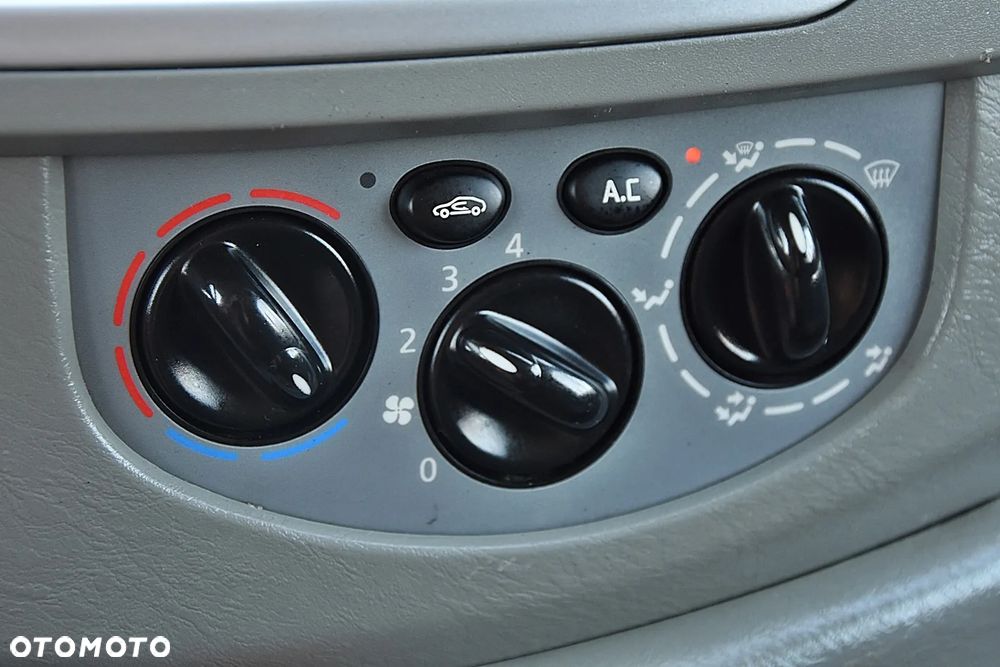 Renault Trafic - 16