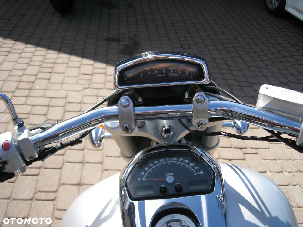 Suzuki Boulevard - 9