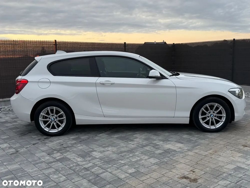 BMW Seria 1 114d Sport Line - 2