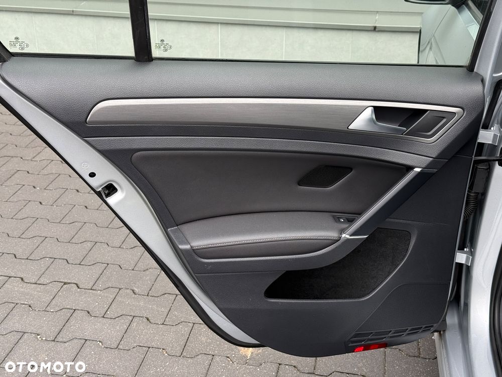 Volkswagen Golf - 22