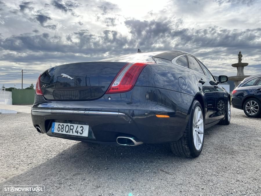 Jaguar XJ 3.0 D V6 Premium Luxury - 4