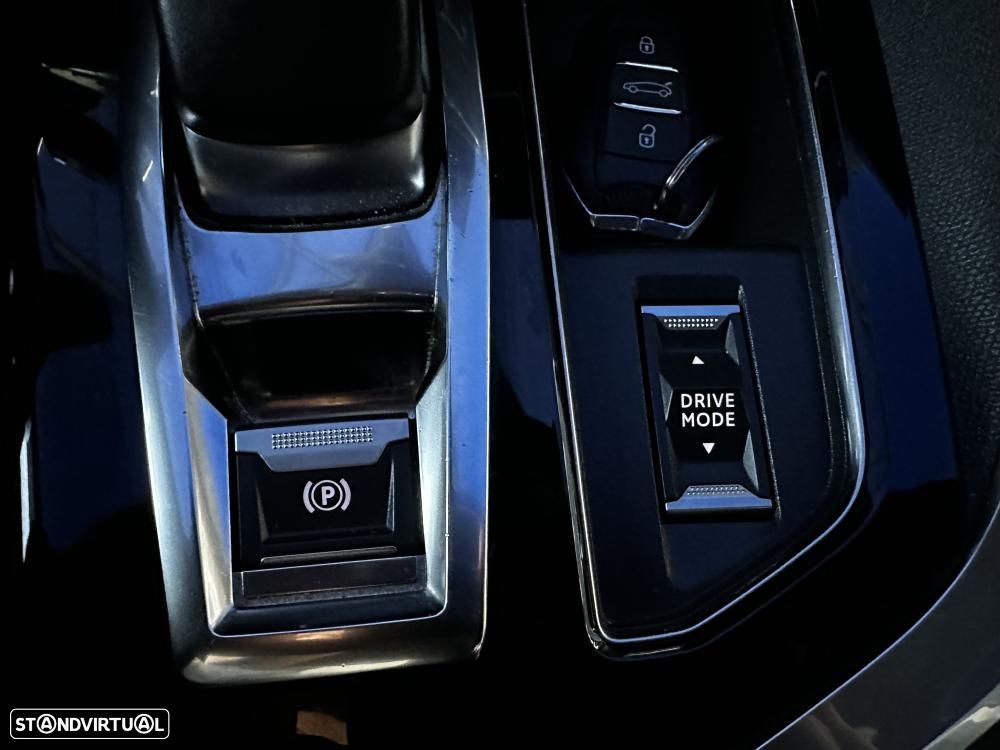 Peugeot 3008 1.6 Hybrid GT Pack e-EAT8 - 36