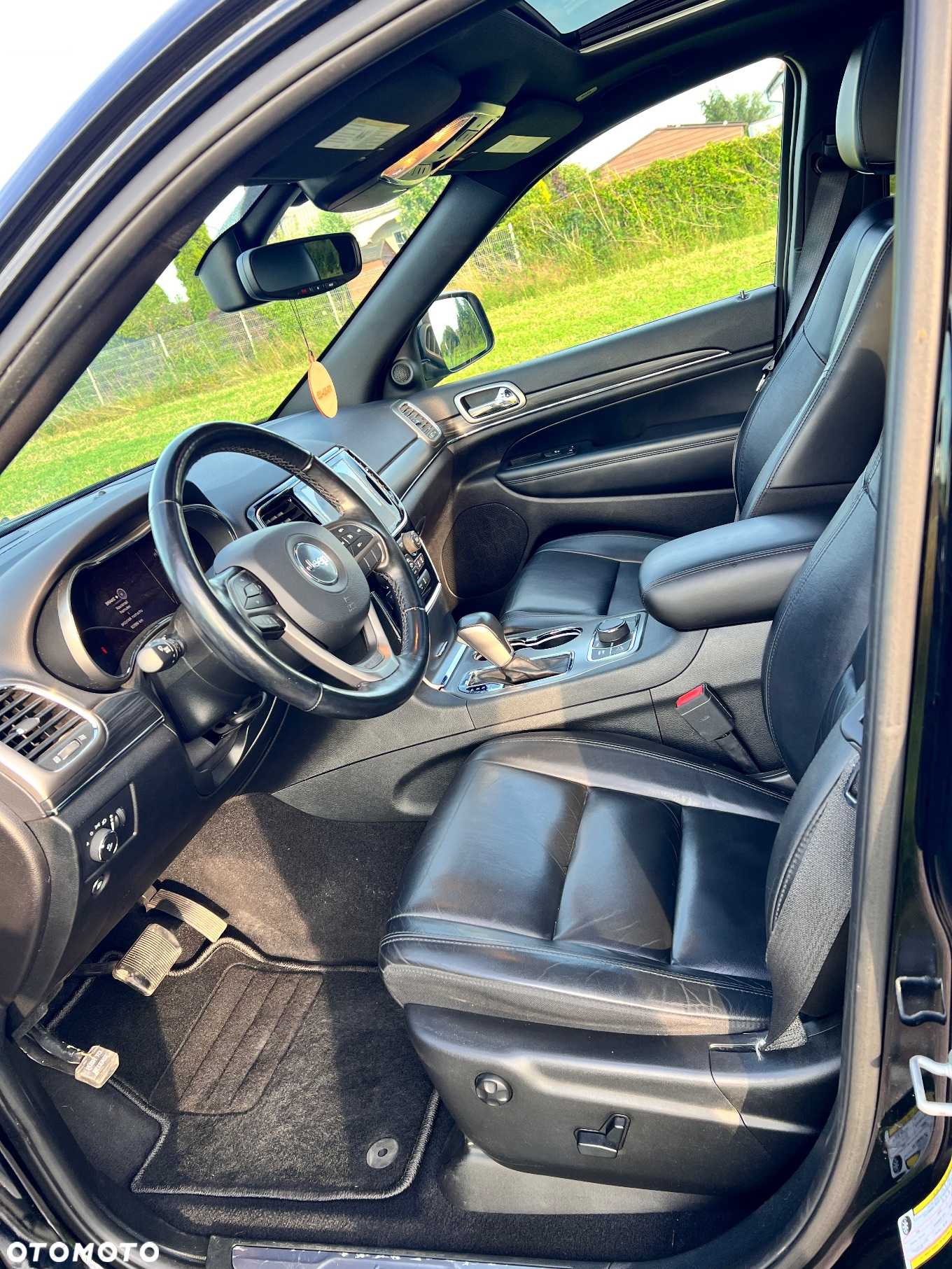 Jeep Grand Cherokee - 14