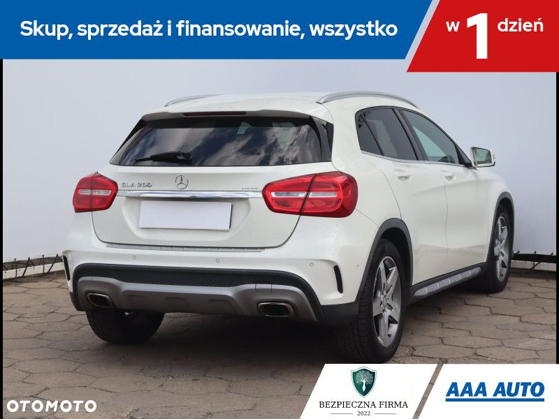 Mercedes-Benz GLA - 6