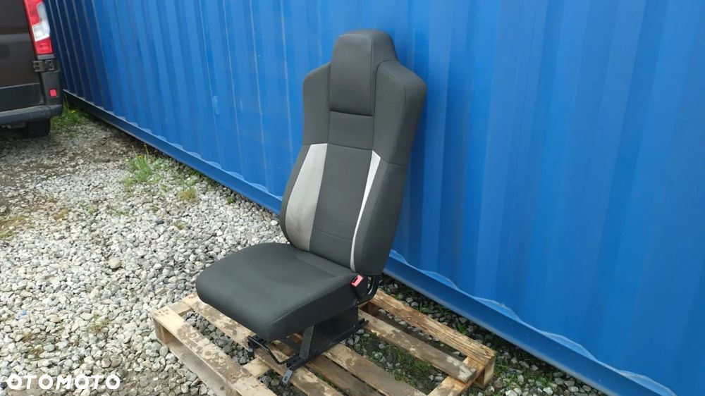 FOTEL PASAŻERA RENAULT TRUCK D T C K MIDLUM PREMIUM NO GF1/066 - 2