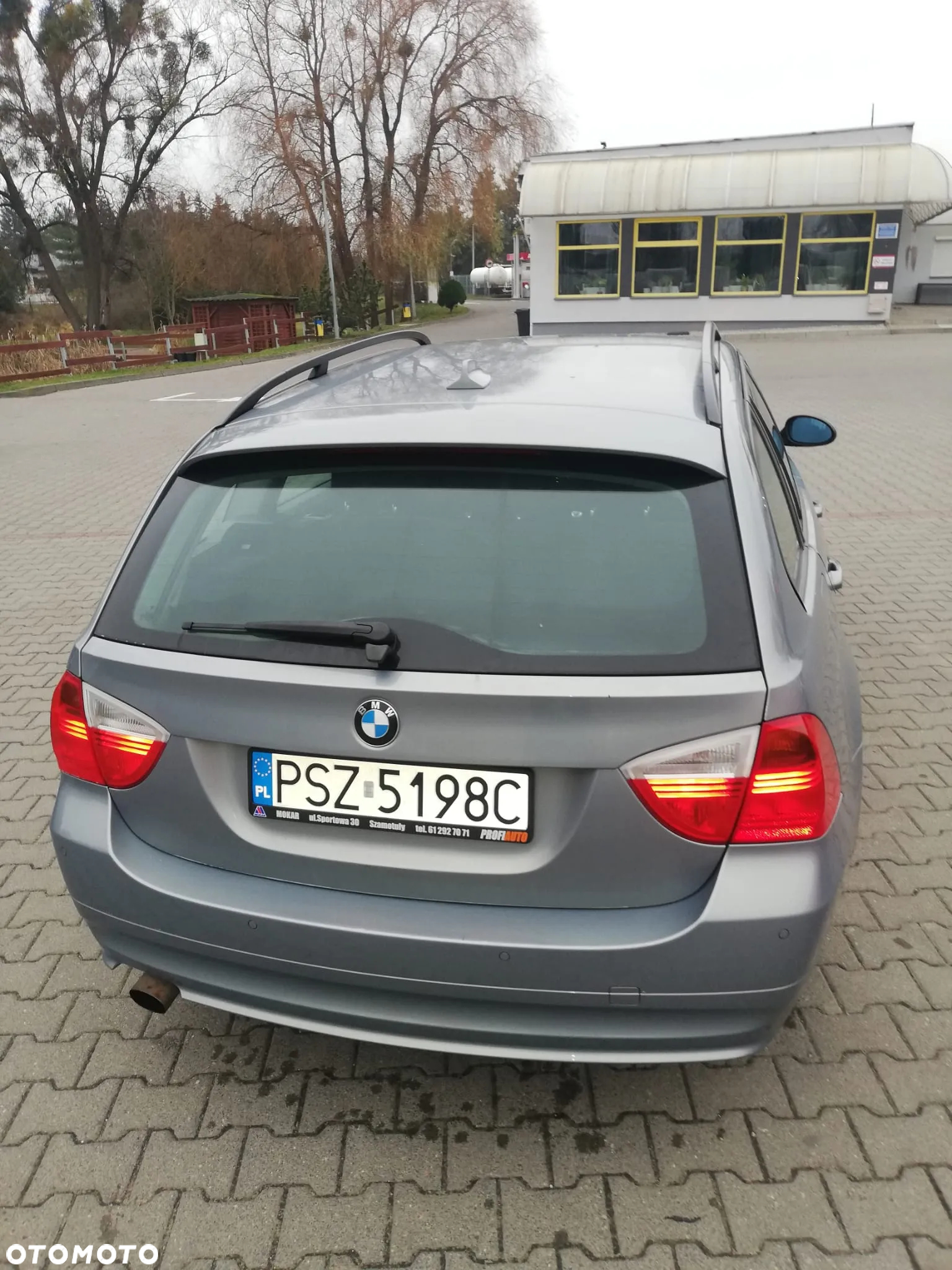 BMW Seria 3 318i - 4