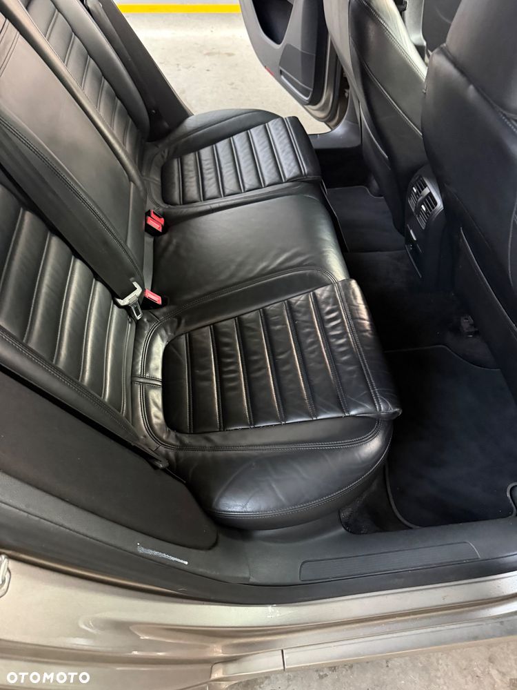 Volkswagen Passat - 24