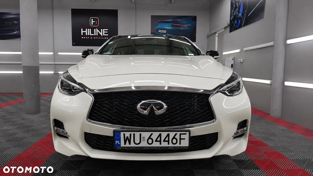 Infiniti Q30 2.2d Premium Tech Gallery White AWD 7DCT - 3