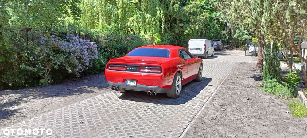 Dodge Challenger - 8